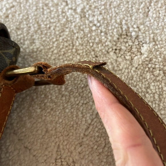 Vintage Louis Vuitton Cross Body Bag - Picture 5 of 10